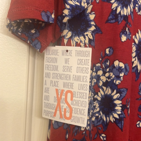 Lularoe xs floral top or dress depending how tall you are. Nwt - Picture 5 of 5